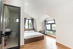 Nhà Giáng Sinh Trên Đồi Villa