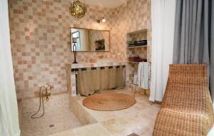 Appartements Beautiful apartment in Cabannes with 1 Bedrooms, WiFi and Outdoor swimming pool : photos des chambres