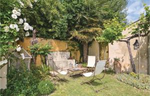 Appartements Beautiful apartment in Cabannes with 1 Bedrooms, WiFi and Outdoor swimming pool : photos des chambres