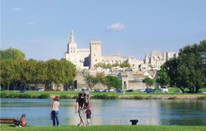 Appartements Beautiful apartment in Cabannes with 1 Bedrooms, WiFi and Outdoor swimming pool : photos des chambres