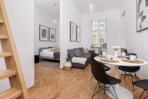City Centre & Cosy Apartment by Renters