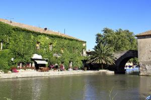 Campings Superbe mobil home canal du midi somail : photos des chambres