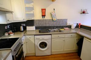 Lovely 1-bedroom apartment with free parking