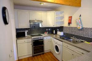 Lovely 1-bedroom apartment with free parking