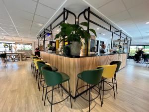 Hotels Campanile Orange Centre sortie 21 sur A7 A9 : photos des chambres