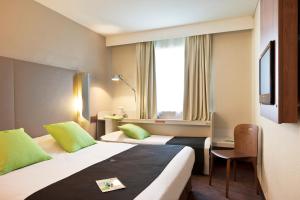 Hotels Campanile Orange Centre sortie 21 sur A7 A9 : photos des chambres