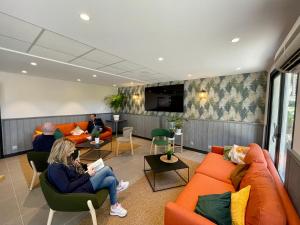 Hotels Campanile Orange Centre sortie 21 sur A7 A9 : photos des chambres