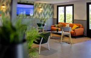 Hotels Campanile Orange A7/ A9 : photos des chambres