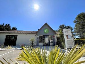 Hotels Campanile Orange Centre sortie 21 sur A7 A9 : photos des chambres