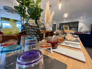 Hotels Campanile Orange Centre sortie 21 sur A7 A9 : photos des chambres