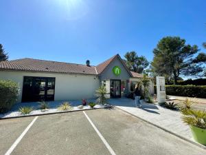 Hotels Campanile Orange Centre sortie 21 sur A7 A9 : photos des chambres