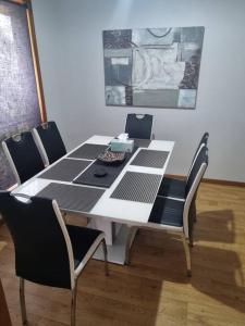 Seabreeze Coast Getaway Sleeps 6 Comfy 3BR Wi Fi Netflix 21 Metre Boat Parking