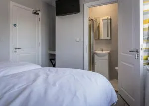 Burrows Lodge, The Metal Man Room 6 - Dunhill