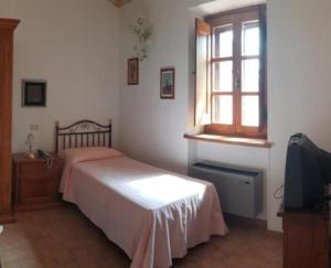 Single Room with Private Bathroom room in Il Colombaio Agriturismo