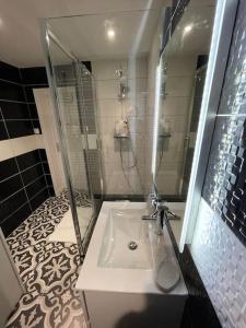 Appartements Le Sunny-hyper centre -proche gare - Paisible -WIFI HD -NETFLIX-Ideal couple business et famille : photos des chambres