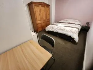 Spacious Double Bedroom TDB Manchester - Middleton