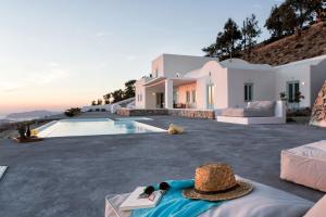 Sleeps8-Parking-Garden-Pool-SunSets-Barbeque - 4hvězdičkové hotely ve městě Emporio Santorini