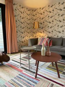 Unieke woonark met privétuin en free parking.