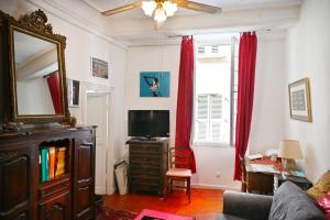 Family Apartment 2BR Old Town near Beach AC