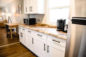 Urban Cottage: Homey & Convenient