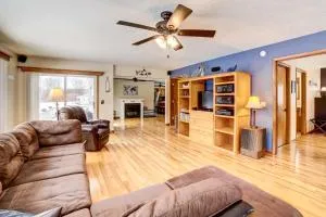 Waterfront Evart House on Chippewa Lake Channel - Clare