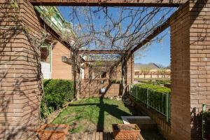 Garden Terrace Luxury Flat in Center Town