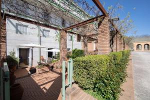 Garden Terrace Luxury Flat in Center Town