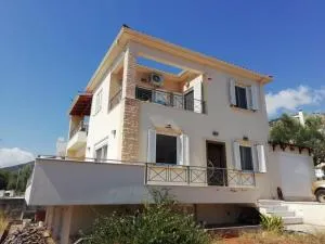 Rural 3-bedroom house Kalamata - Dhirrákhion