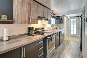 Serene Lakefront Cottage Escape