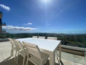 A52 - Apartment with Sea and Country Views