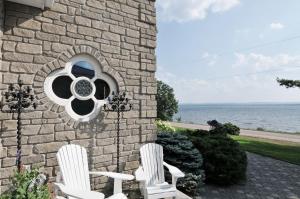 Greystone on Golden Lake
