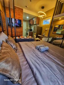 Luxurious Romantic Getaway in a stylish Condo