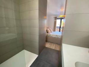 Appartements Gites Domaine de la chapelle a Roquefort les Pins - Jacuzzi et SPA privatif sur la cote d'azur dans les Alpes maritimes : photos des chambres