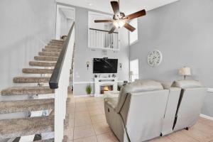 2 BR townhome wprivate patio, beach access, 4 communal pools, hot tub, mini golf, tennis, & more!