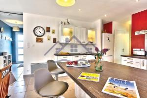 Maisons de vacances LocaLise - M8B - Ty Katell-Roz est une maison de plain-pied avec un terrain entierement clos a quelques pas de la plage et du centre - Wifi inclus - Draps inclus - Animaux bienvenus : photos des chambres