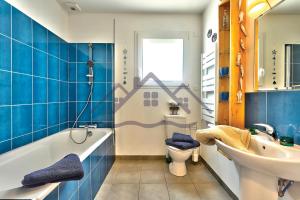 Maisons de vacances LocaLise - M8B - Ty Katell-Roz est une maison de plain-pied avec un terrain entierement clos a quelques pas de la plage et du centre - Wifi inclus - Draps inclus - Animaux bienvenus : photos des chambres