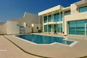 Family friendly house in Bahrian - Durrat Al Bahrain