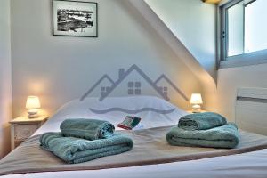 Maisons de vacances LocaLise - M3A La Maison du pecheur au Guilvinec - Chambres vue mer - A 20m de la mer situee a la pointe de Men Meur - Tout a pied, plage, port, centre, commerces, marche - Wifi inclus - Linge de lit inclus - Jardin clos - En option , menage et serviettes : photos des chambres