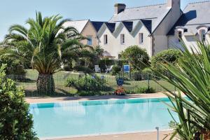 Maisons de vacances LocaLise - Maison E2 au Guilvinec - A 20m de la mer avec jardin et piscine - Tout a pied, plage, port, centre commerces, marche - Wifi inclus - Vue mer de la chambre - Animaux bienvenus - Linge de lit inclus : photos des chambres