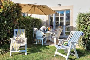 Maisons de vacances LocaLise - Maison E2 au Guilvinec - A 20m de la mer avec jardin et piscine - Tout a pied, plage, port, centre commerces, marche - Wifi inclus - Vue mer de la chambre - Animaux bienvenus - Linge de lit inclus : photos des chambres