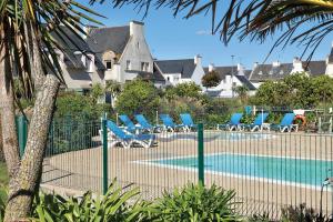 Maisons de vacances LocaLise - Maison E2 au Guilvinec - A 20m de la mer avec jardin et piscine - Tout a pied, plage, port, centre commerces, marche - Wifi inclus - Vue mer de la chambre - Animaux bienvenus - Linge de lit inclus : photos des chambres