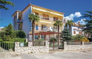 2 Bedroom Stunning Apartment In Crikvenica