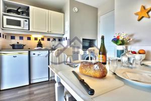 Appartements LocaLise au Guilvinec - A28 - Belle vue sur la mer, la piscine et le jardin - - Tout a pied, plages, port, centre, commerces, marche - Wifi inclus - Linge de lit inclus : photos des chambres