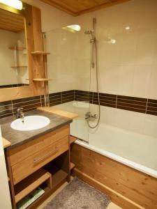Appartements RisoulSki Antares - Piscine et Sauna : photos des chambres