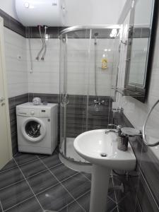 Modern Spacious 1 Bedroom Flat Next to the Beach
