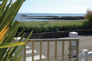 Appartements LocaLise au Guilvinec - A16 - Vue sur la mer, la piscine et le jardin - Tout a pied, plages, port, centre, commerces, marche - Wifi inclus - Animaux bienvenus - Linge de lit inclus : photos des chambres