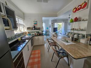 Apto com 170 mts Guarujá Enseada 250 mts da praia