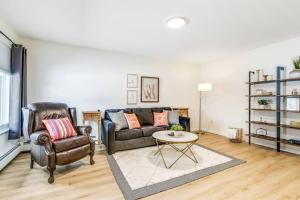 Pet Friendly 1BR Flat with Dog Park & King Bed