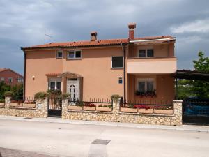 Apartments with parking space Vinkuran, Pula - 21016