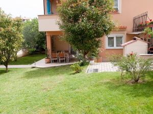 Apartments with a parking space Vinkuran, Pula - 21016 